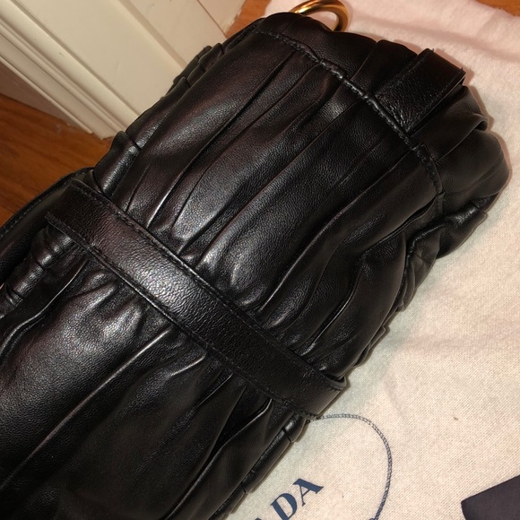 100% authentic Prada tote bag in black leather - Picture 8 of 10